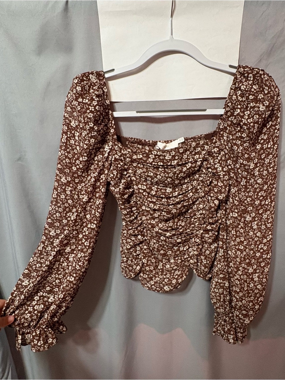 ASTR Tonina Ditsy Ivory Brown Floral Ruched Square-Neck Puff Sleeve Top